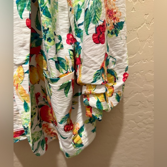 LC Lauren Conrad Fruit Print Ruched Sleeve Blazer - Picture 5 of 7